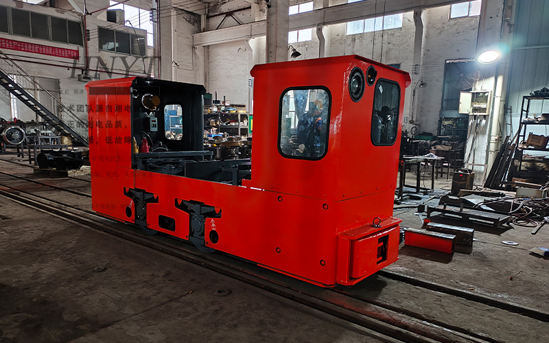 防爆型5噸蓄電池變頻電機(jī)車(chē)發(fā)貨.jpg